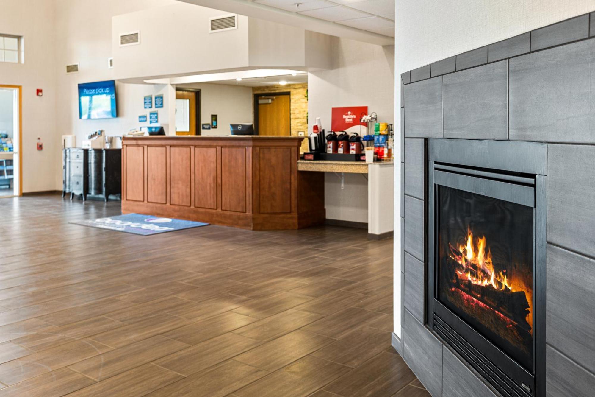 Boarders Inn & Suites By Cobblestone Hotels - Shawano Bagian luar foto