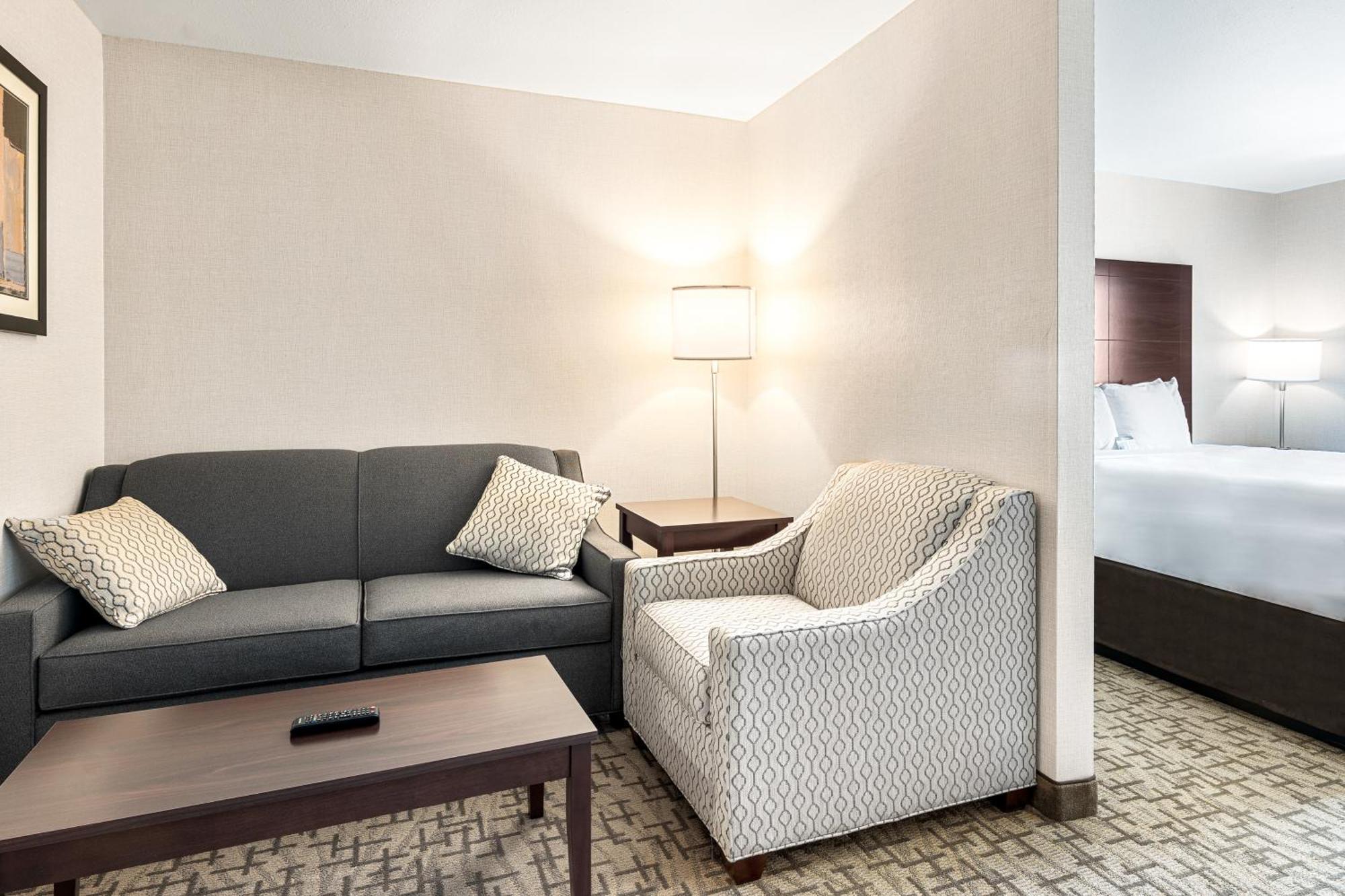 Boarders Inn & Suites By Cobblestone Hotels - Shawano Bagian luar foto