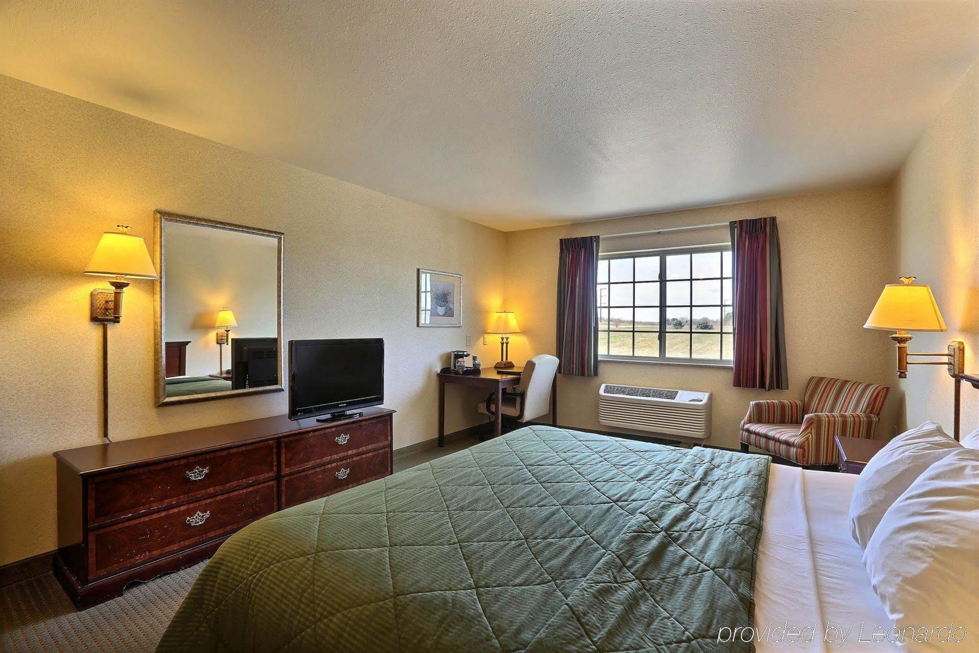 Boarders Inn & Suites By Cobblestone Hotels - Shawano Bagian luar foto