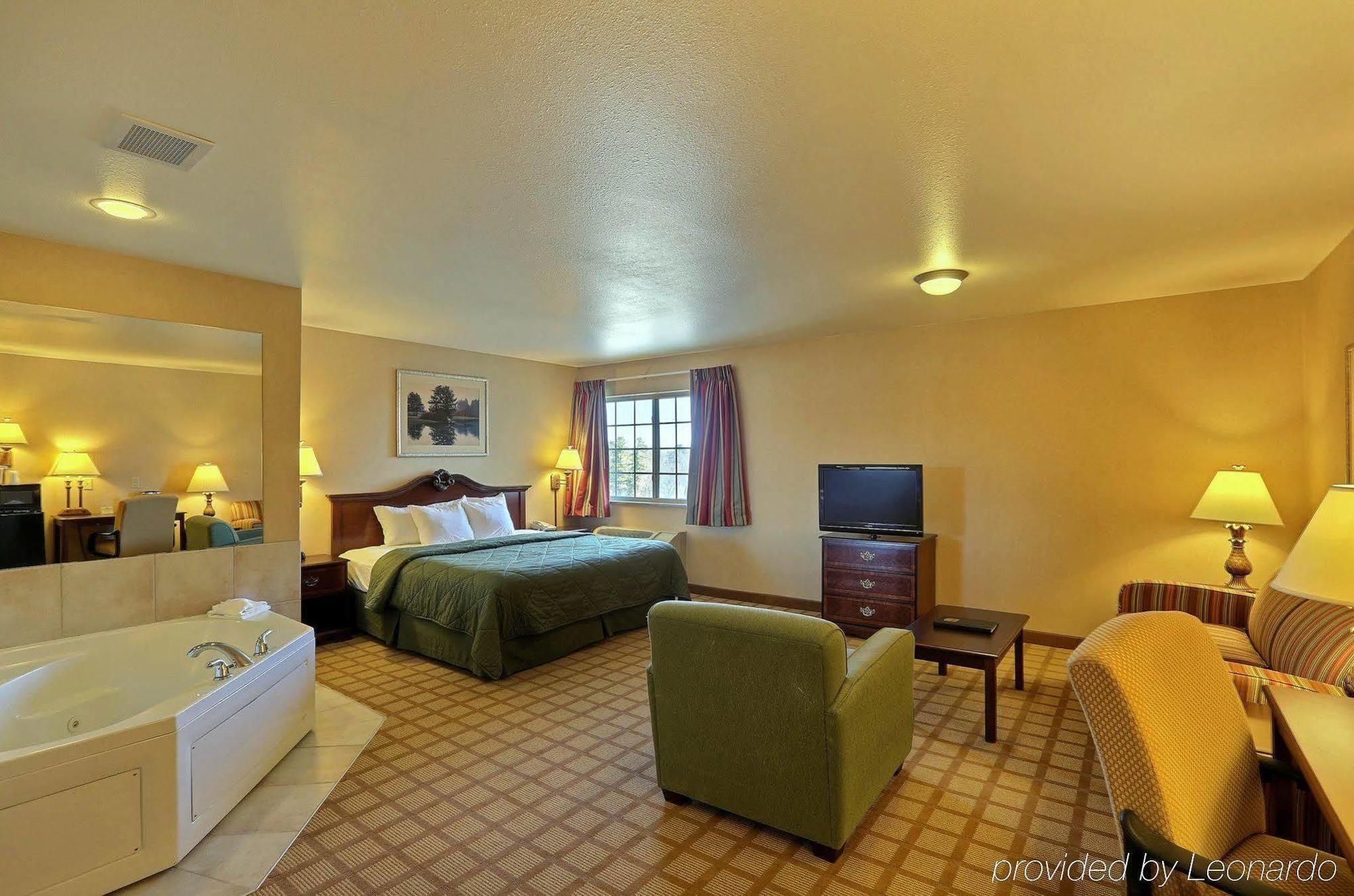Boarders Inn & Suites By Cobblestone Hotels - Shawano Bagian luar foto