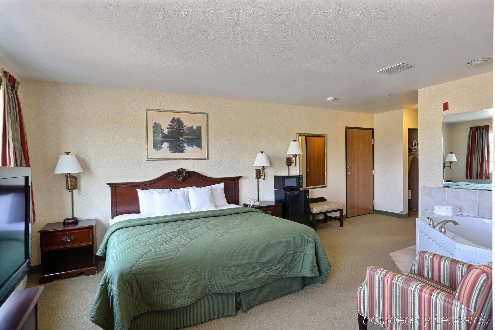 Boarders Inn & Suites By Cobblestone Hotels - Shawano Bagian luar foto
