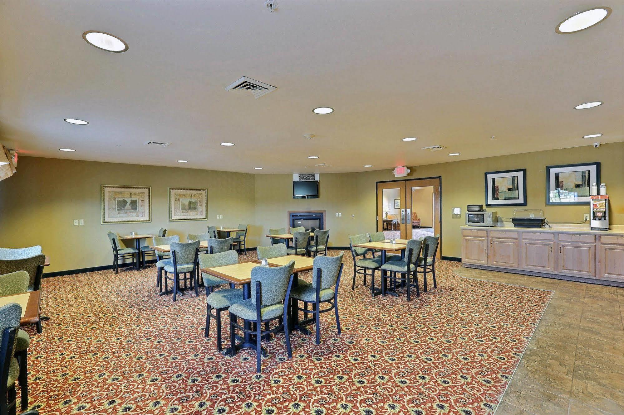 Boarders Inn & Suites By Cobblestone Hotels - Shawano Bagian luar foto
