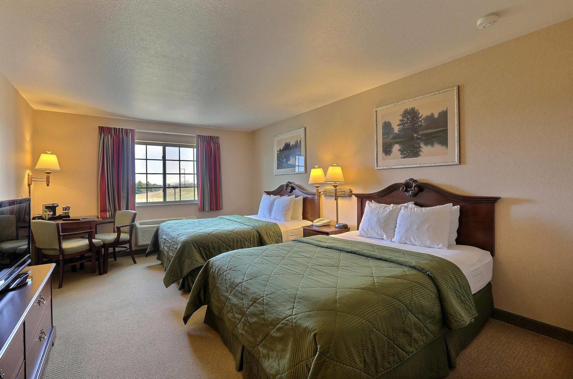 Boarders Inn & Suites By Cobblestone Hotels - Shawano Bagian luar foto